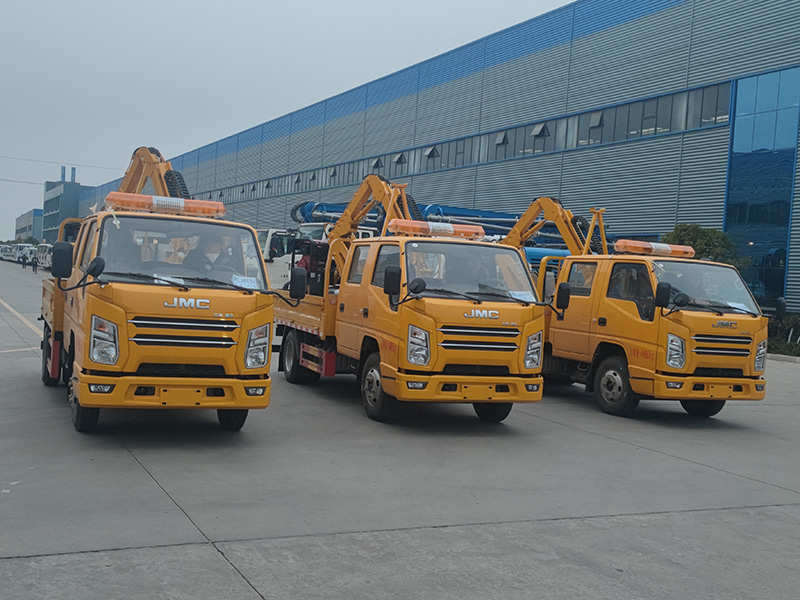 江鈴綠化綜合養(yǎng)護(hù)車(chē)